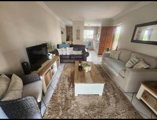 2 BEDROOM TOWNHOUSE FOR SALE IN MORELETAPARK